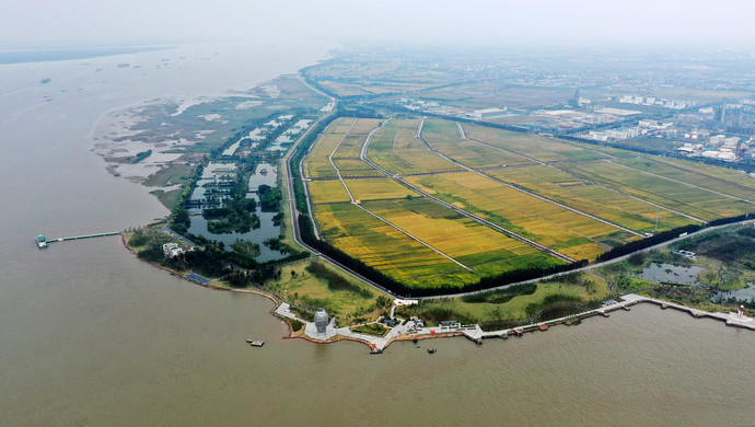 两岸经济总量_两岸一家亲手抄报