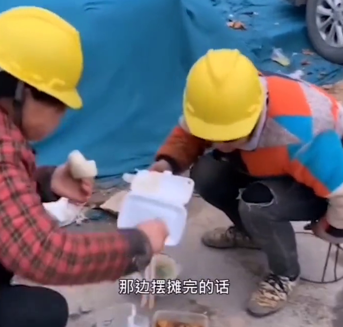 天冷,人心暖!盒饭摊主设置无人贩卖点让民工自取:从没少过钱