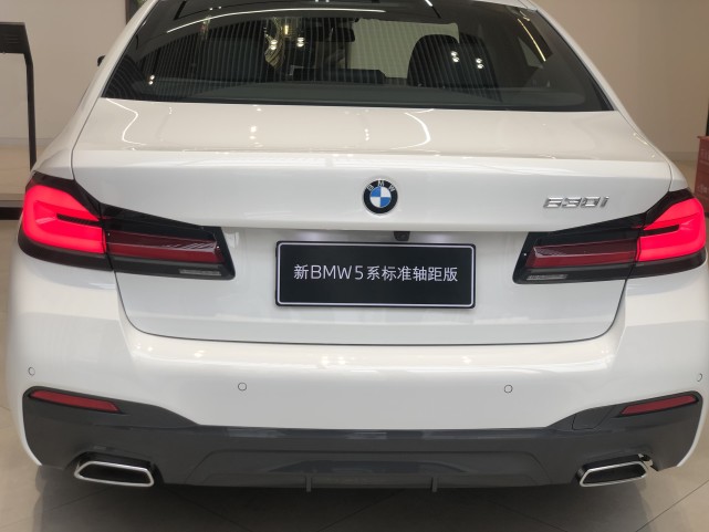 新bmw5系标准轴距版 矿石白车身 欢迎品鉴