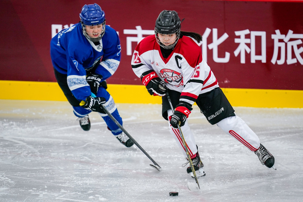 2、中国女子冰球队在北京冬奥会上击败丹麦队。告诉我们你的想法？ 