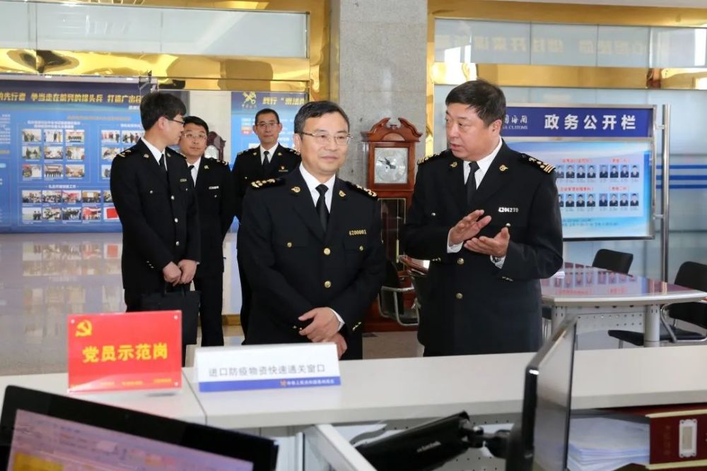 青岛海关关长  贺水山