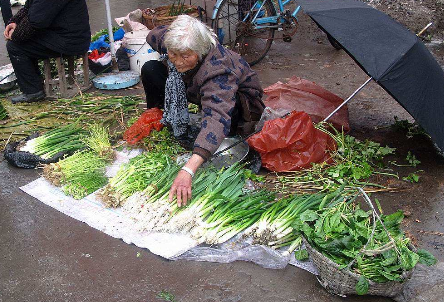 沸腾的社区团购,互联网巨头正在夺走卖菜商贩的生计