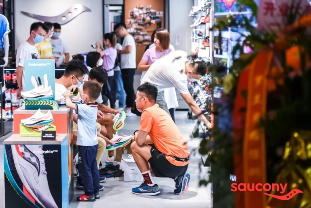 据了解,索康尼预计年底零售门店将达到30-                    者感受