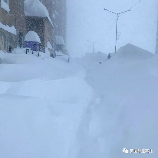 超强暴雪,全城被埋得严严实实是什么feel?这才是冰天