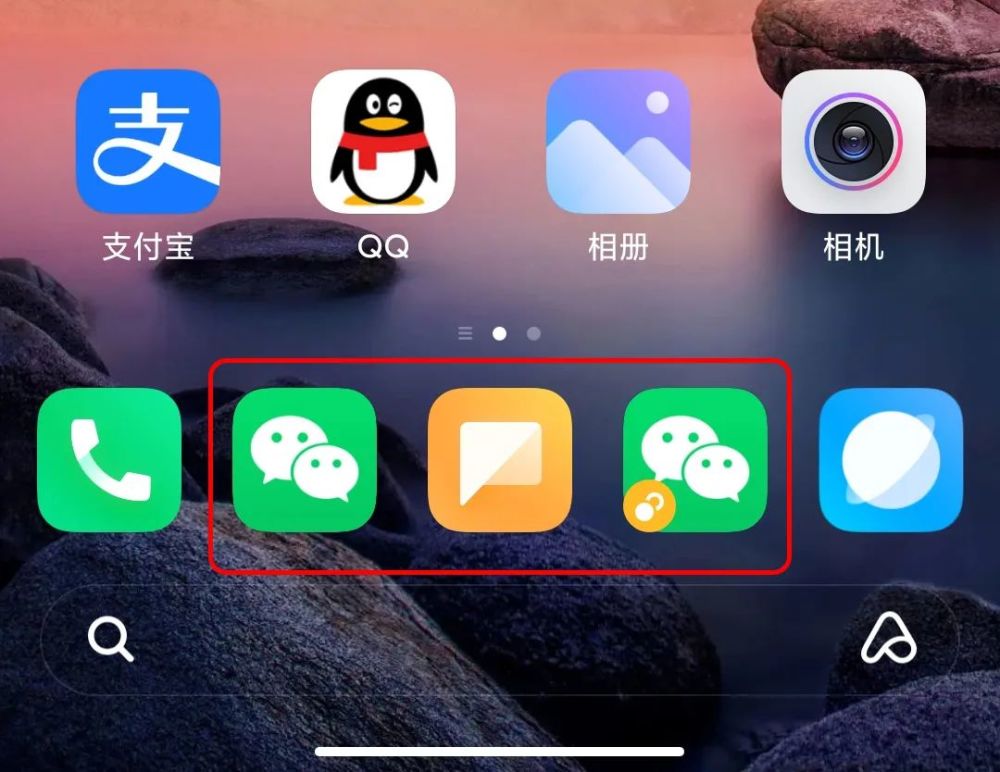 接下来返回手机桌面,就可以看到出现了两个微信图标.