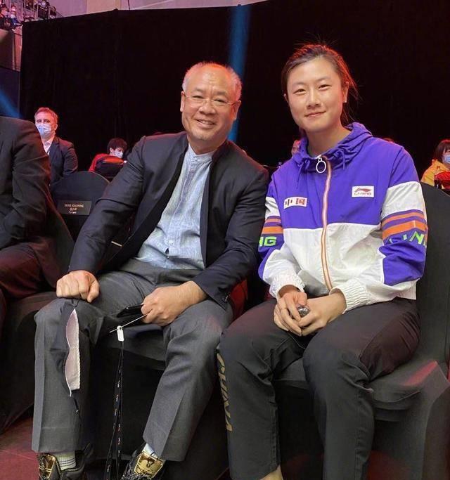 马龙王者归来连夺2冠,孙颖莎奖金给父母,李宁观战与丁宁合影!