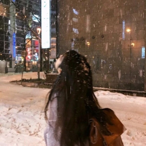 女生头像雪夜雨声