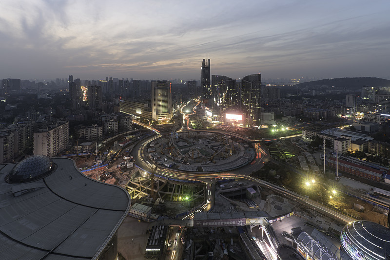 成都人均gdp与郑州_大连,济南与郑州,三座城市哪里旅游比较不坑(3)