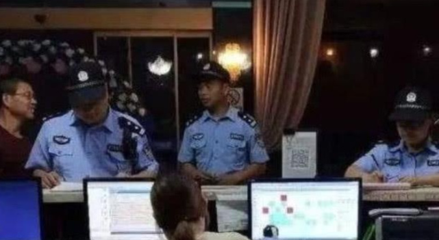 情侣住酒店时,碰到警察查房怎么说明关系?回答一个问题就行了