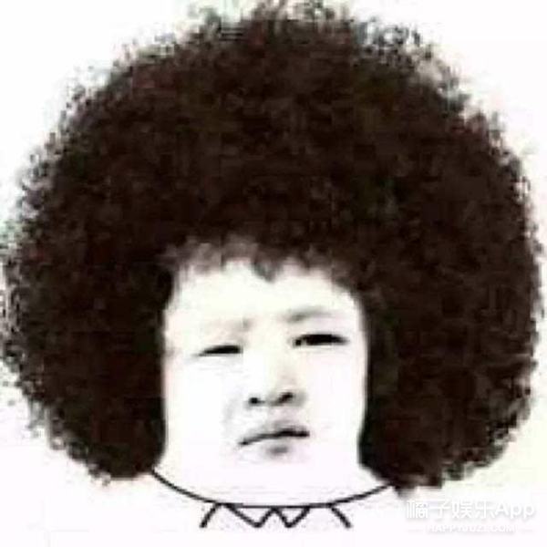 还记得表情包里的皱眉小女孩吗?她长大后长这样