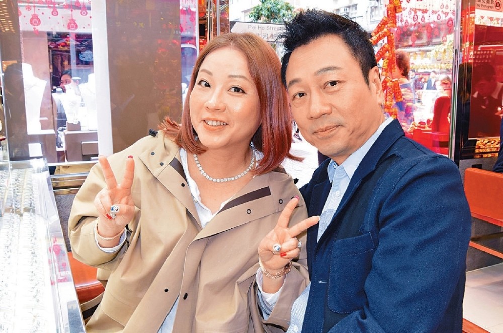 黎耀祥近况他演4次周伯通为现任弃前妻再婚23年终获幸福