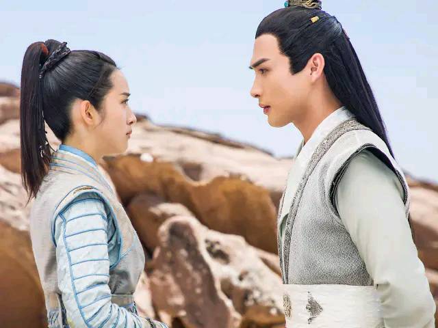 爱上仇人的奇妙旅程：从敌对到甜蜜的转变