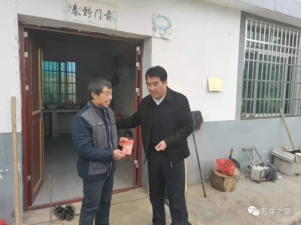 朱振华先后走访慰问了新华村3户帮扶联系的贫困户杨世贵,汪金谷,郑胜
