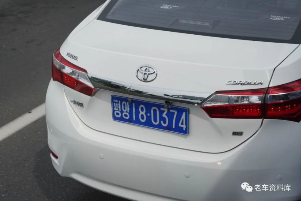 朝鲜的车牌很中国风,远看和中国车牌无异.