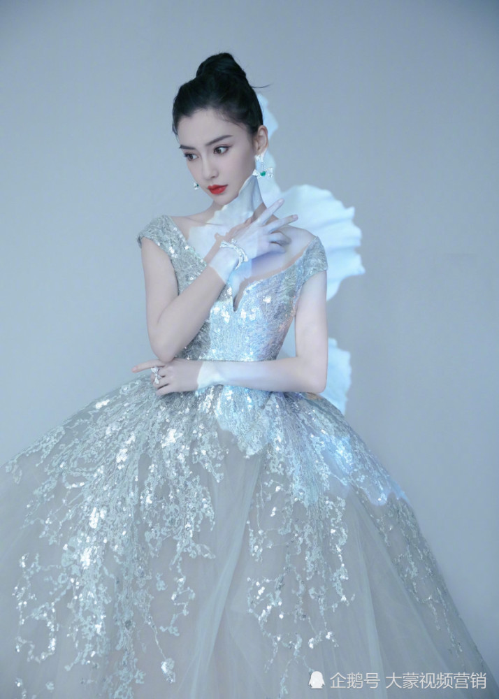 angelababy雾色流星裙好仙