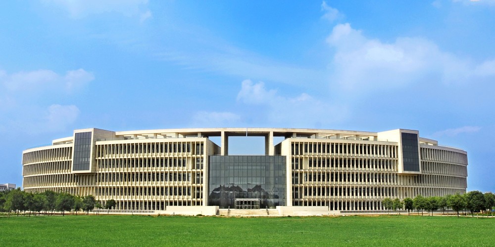 青岛理工大学,位于青岛,前身是青岛建筑工程学院,省内土木工程学科
