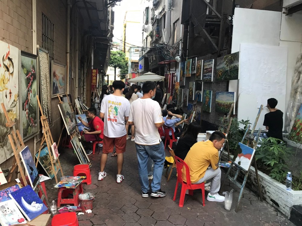 中国油画第一村深圳大芬村全国最大的油画生产交易集散地