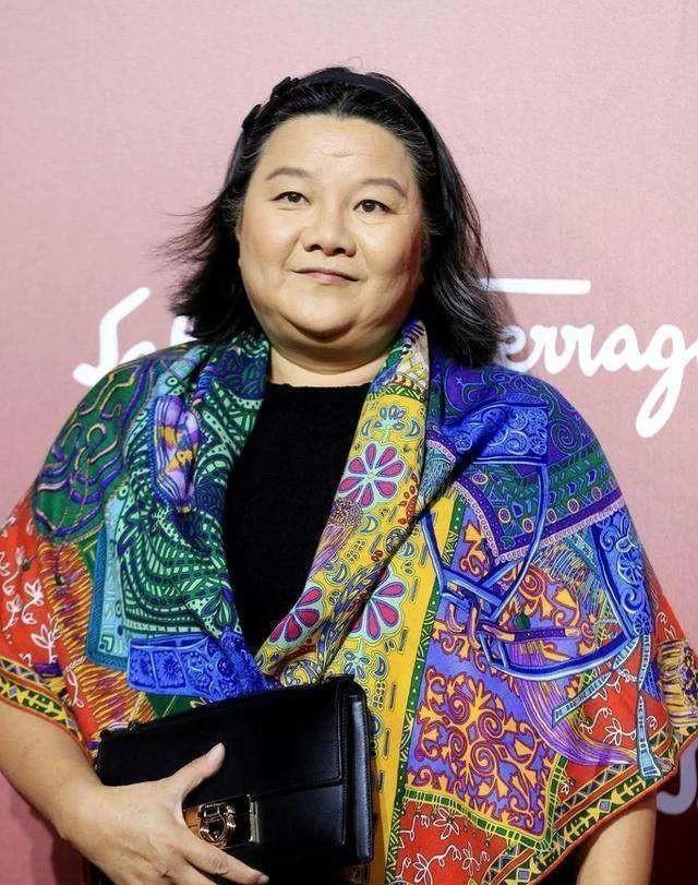 洪晃老公正脸照首曝光,帅过前夫陈凯歌,女儿一头绿发太个性