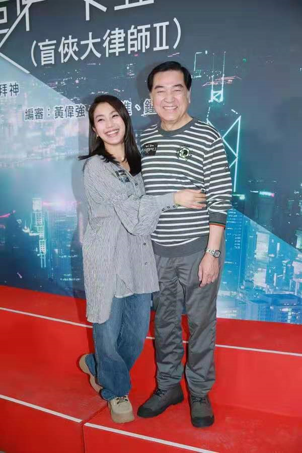 父女首同框!与秦沛对戏感动到哭,姜丽文曝跟爸爸每天互讲我爱你