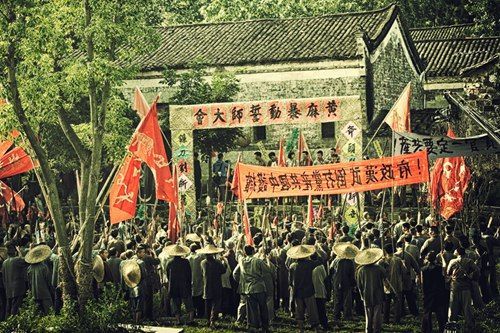 18年后,中国革命历史上著名的"黄麻暴动"在黄安,麻城一带拉开了帷幕.