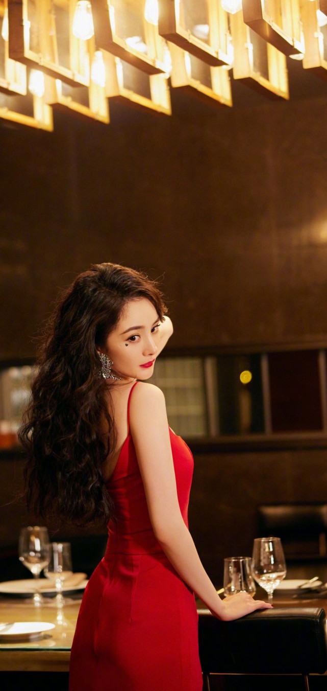 杨幂港风红裙大片绝美写真壁纸