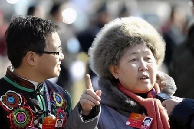 陶华碧决定将辣酱生意移交给两个儿子,但发现自从儿子接手以来,老干妈