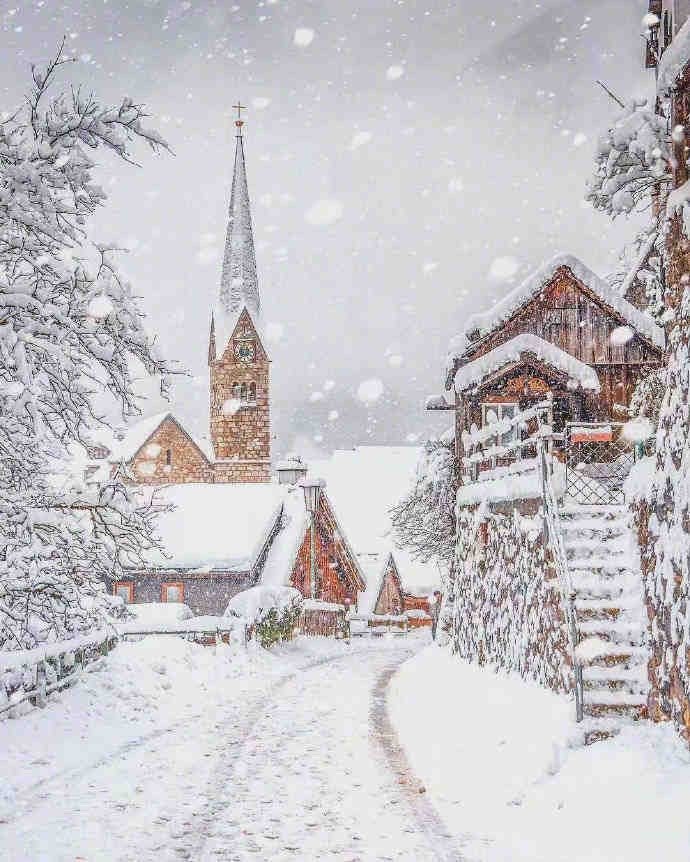 世界最美小镇哈尔施塔特雪景