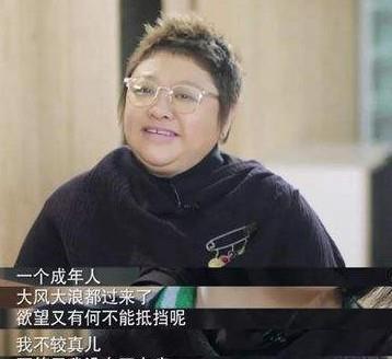 韩红瘦成"刘欢"了,49岁暴瘦惹人忧,曾生病拒绝去医院做检查