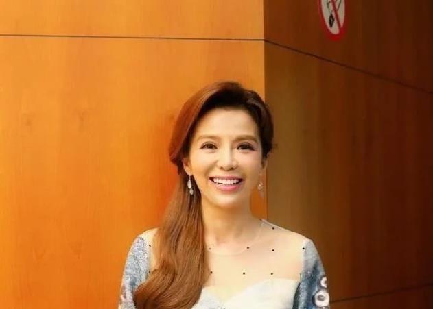 央视著名女主持人癌症复发,工资无法支付高额的医疗费