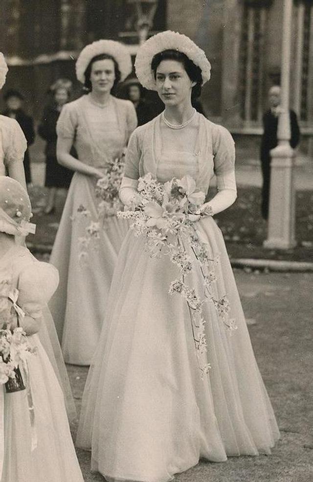 玛格丽特公主15岁吸烟,一天能抽60支,人生后半程生不如死