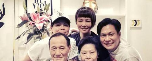 曾因陈惠敏藏枪事件曾被捕入狱两年半,其女儿陈凤仪则是因吸毒被收容