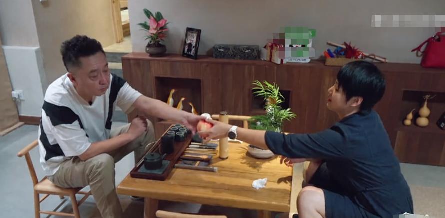 幸福三重奏:于谦夫妇上综艺自己做饭,谁留意奚梦瑶何猷君吃的啥