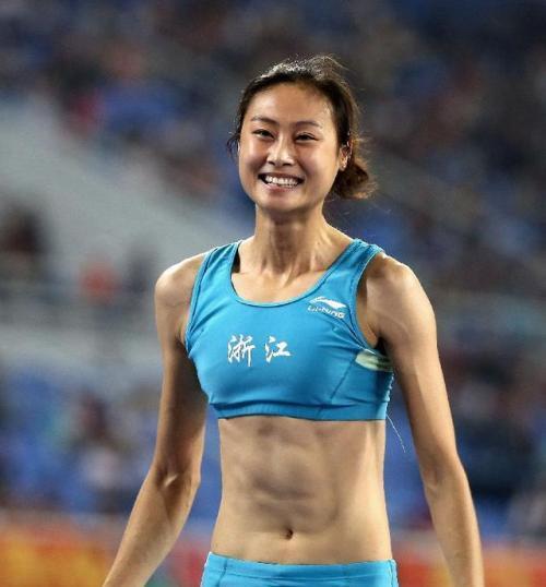 中国最美田径运动员,李玲的身高高达1米86,再加上是运动员,所以身材