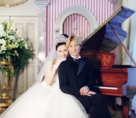 刘德华与李嘉欣早年拍摄到的婚纱照,你们有见过吗