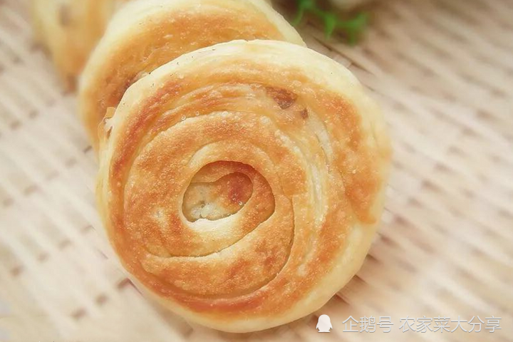 想吃油旋饼不要出去买,教你在家做,外酥里软,比买的还好吃