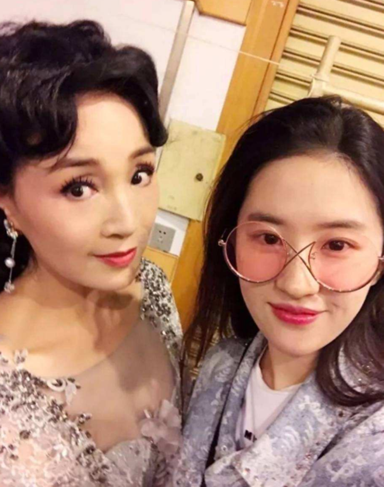 大美女刘晓莉:为了女儿刘亦菲,放弃了事业,丢掉了婚姻