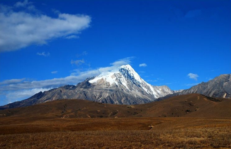 就连一生未到过理塘的仓央嘉措 理塘仍是他无限向往的地方 格聂神山