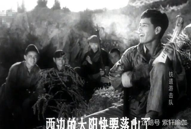 他是"上影三冯"之一,《铁道游击队》演小坡,那首名歌由他弹唱