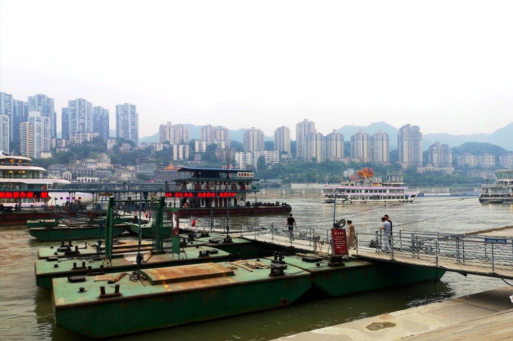 重庆朝天门码头:被称为"重庆泰坦尼克号",也是重庆永远的地标