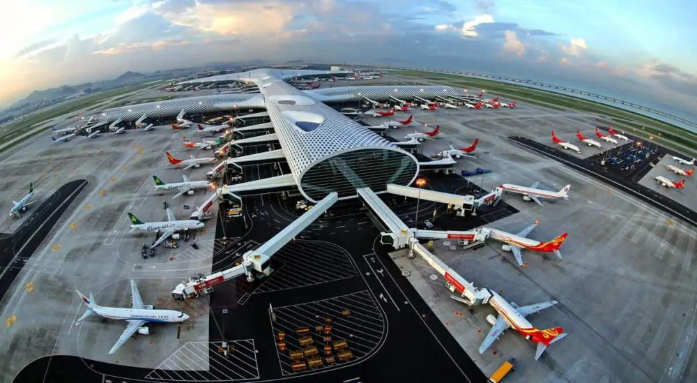 世界百强机场之一,国际枢纽机场,中国十二大干线机场之一,中国四大