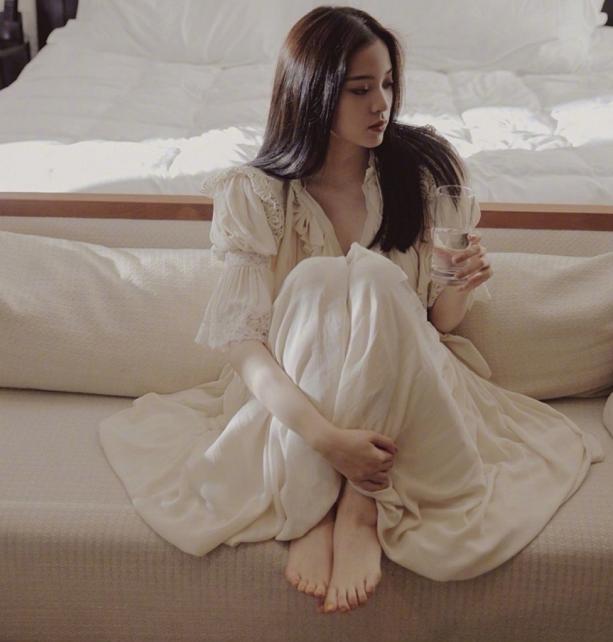 美女欧阳娜娜第3442时尚潮流穿搭美图欣赏