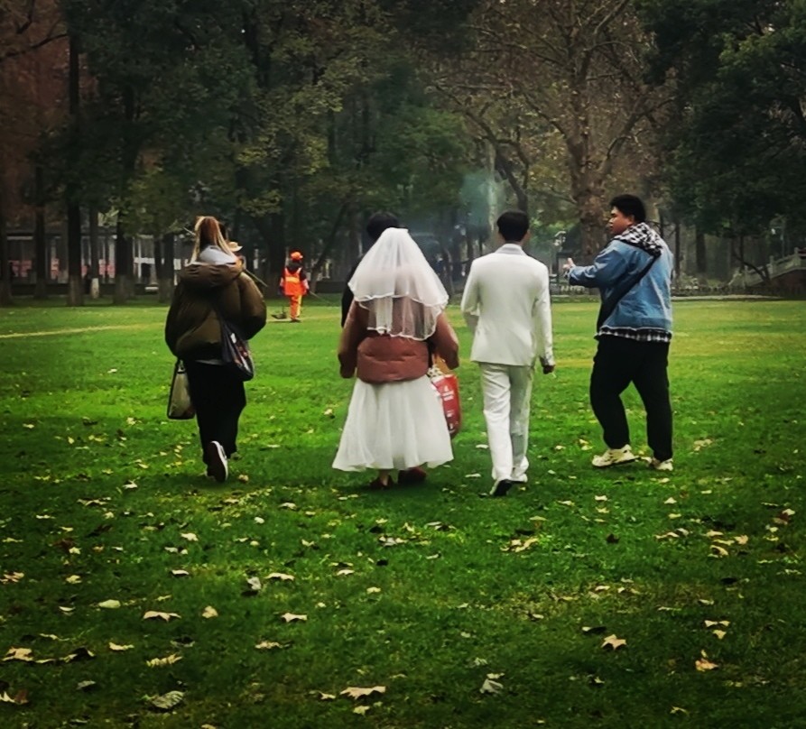 室外婚纱照_室外婚纱照图片大全(3)