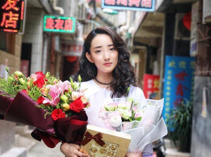 《装台》中的美女演员,从小喜欢演戏,如今27岁却因角色人设被吐槽