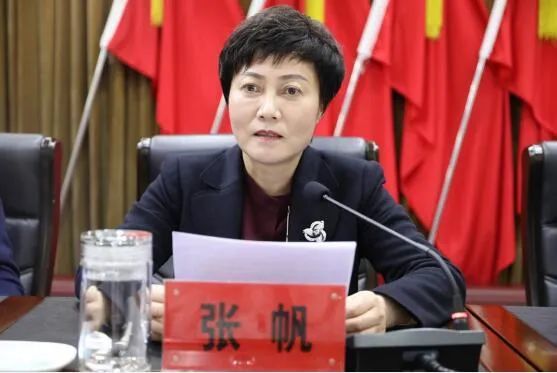 张帆11月28日下午,宝鸡渭滨区召开全区领导干部大会,宣布市委关于渭滨