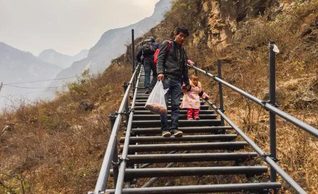 住宿:昭觉县悬崖村:2016年央视报道大凉山的悬崖村,那个曾经吓哭央视