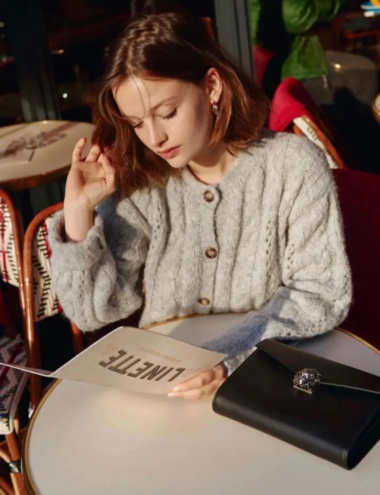 个精致优雅的气质小个子,就像点姐今天要介绍的这位法国的博主camille