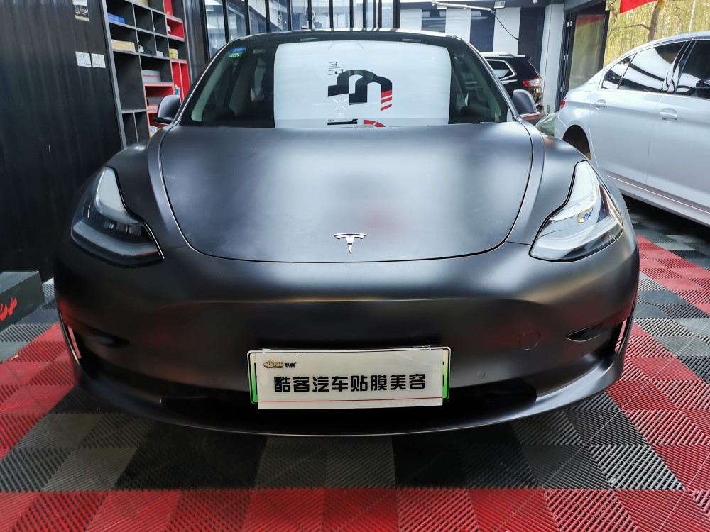 白色特斯拉model3改色电光金属太空灰