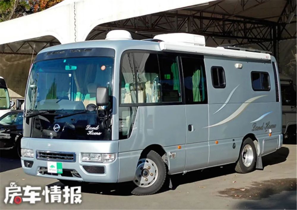 日产中巴房车,用3.0t柴油机能坐10人,和考斯特比选谁?