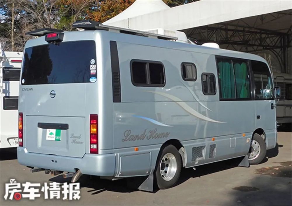 日产中巴房车,用3.0t柴油机能坐10人,和考斯特比选谁?