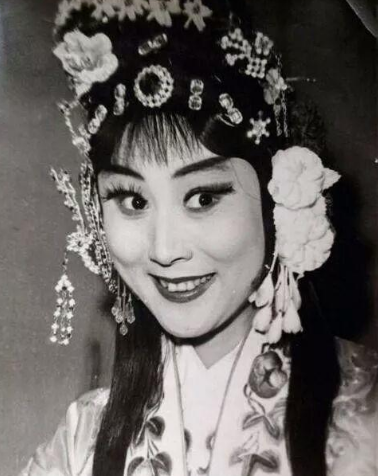 70年代很多人心中的"女神",京剧表演艺术家刘长瑜如今怎样了